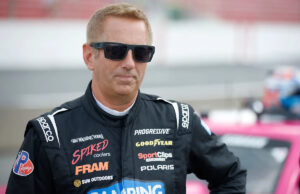 Avião de propriedade do ex-piloto da NASCAR Greg Biffle cai na Carolina do Norte Download app from appStore