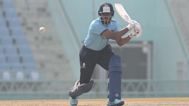 Ayush Mhatre sobe na hierarquia, com lições de MS Dhoni Ayush Mhatre sobe na hierarquia, com lições de MS Dhoni e Rohit Sharma