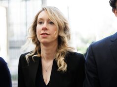 Barabak: Holmes é um mentiroso, vigarista e trapaceiro. Então, por que Trump não a perdoaria? Barabak: Holmes é um mentiroso, vigarista e trapaceiro. Então, por que Trump não a perdoaria?