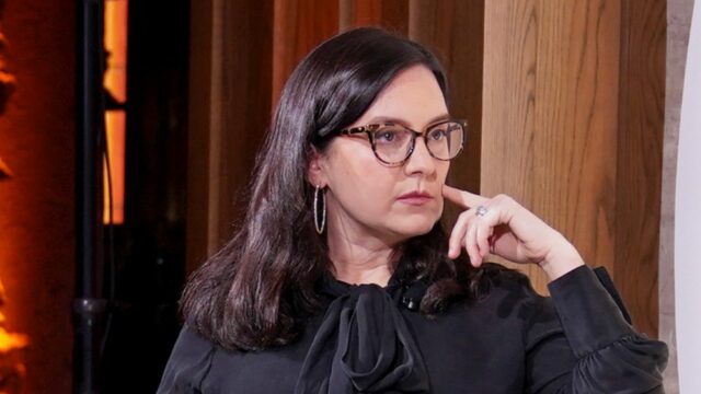 Bari Weiss defende a decisão dos '60 minutos' em memorando da equipe: 'Isso pode parecer radical', mas 'nenhuma quantidade de indignação' irá 'nos descarrilar'
