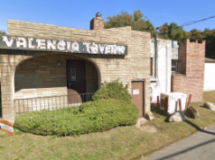 Barman preso no condado de Suffolk por jogo ilegal no bar Huntington Taberna Valência. Barman preso no condado de Suffolk por jogo ilegal no bar Huntington