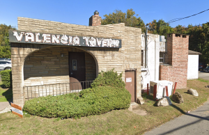 Barman preso no condado de Suffolk por jogo ilegal no bar Huntington Taberna Valência. Barman preso no condado de Suffolk por jogo ilegal no bar Huntington