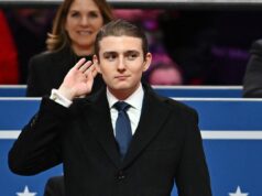 Barron Trump vê Andrew Tate como ‘irmão mais velho’ e recebeu conselhos sobre namoro de seu associado, afirma o relatório Barron Trump supostamente conversou com Andrew Tate sobre as acusações criminais do influenciador e recebeu conselhos sobre namoro do associado de Tate (AFP via Getty Images)