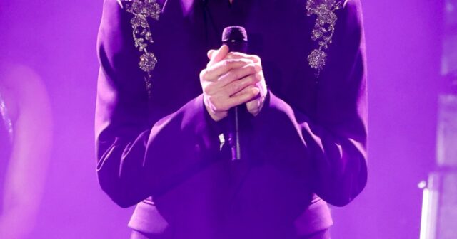 GettyImages-1694991192-barry-manilow