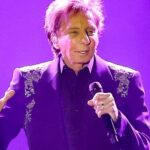 Barry Manilow será submetido a uma cirurgia para remover mancha cancerosa no pulmão e reagenda shows para 2026