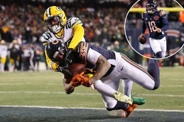 DJ Moore, do Chicago Bears, recebe um passe para touchdown contra Keisean Nixon, do Green Bay Packers.