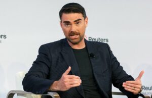 Ben Shapiro vira terra arrasada no MAGA por causa de Candace Owens, Tucker e Fuentes na conferência TPUSA Ben Shapiro criticou seus colegas podcasters do MAGA por não condenarem as teorias da conspiração de Candace Owens (REUTERS)