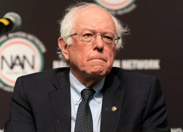 Bernie Sanders critica a desigualdade de riqueza “imoral e insustentável” Yahoo news home