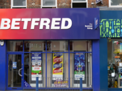 Betfred foi multada em US$ 1,1 milhão pela Gambling Commission Fora de uma loja Betfred: pintura azul, logotipo da Betfred na placa. O cofundador da Betfred alerta que o aumento dos impostos sobre jogos de azar no Reino Unido pode fechar todas as lojas. Betfred foi multado pela Gambling Commission