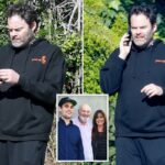 Bill Hader anda ansiosamente e faz um telefonema tenso após a notícia de uma briga na festa com Nick Reiner