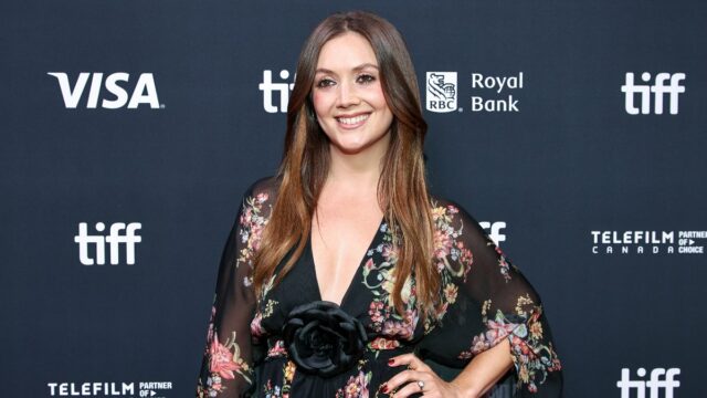 Billie Lourd se lembra de Carrie Fisher no 9º aniversário vestido billie-lourd-leia