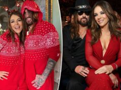 Billy Ray Cyrus e Elizabeth Hurley comemoram seu primeiro Natal como casal com pijamas combinando Billy Ray Cyrus e Elizabeth Hurley comemoram seu primeiro Natal como casal com pijamas combinando
