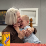 Filho de Madeline Staples e sua bisavó.