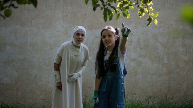 'Black Rabbit, White Rabbit' recebe honra máxima em Hainan, enquanto 'Black Rabbit, White Rabbit' recebe honra máxima em Hainan, enquanto 'Mad Bills to Pay' ganha direção e atuação