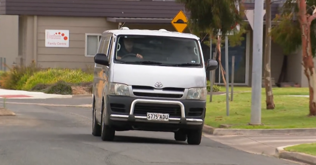 'Boa viagem, sua larva': o assassino de crianças Bevan Spencer O corpo sem vida de Bevan Spencer von Einem foi levado da prisão.