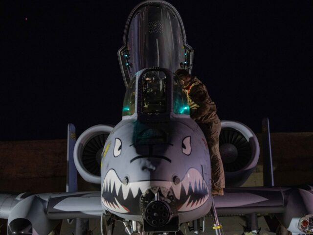 Bombardeio aéreo dos EUA atinge 'bandidos do ISIS' na Síria
