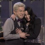 Bowen Yang recebe despedida emocional de 'SNL' com Ariana Grande e Cher em seu episódio final