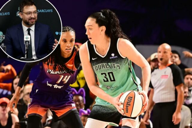 Breanna Stewart pronta para ver o que Chris DeMarco pode Breanna Stewart, do New York Liberty, segurando uma bola de basquete enquanto é guardada por um jogador do Phoenix Mercury.