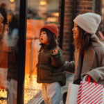 Breitbart Business Digest: Boom nas compras de fim de ano desafia pesquisas sombrias com consumidores