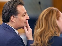 Brian Walshe, que admitiu ter se desfeito do corpo de sua esposa – que nunca foi encontrado – é condenado pelo assassinato dela Brian Walshe se declarou culpado de enganar a polícia e de descartar um corpo de maneira inadequada, mas negou ter matado sua esposa Ana Walshe (AP)