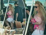 Britney Spears parece desgrenhada ao sair com um homem misterioso em meio a temores generalizados por sua saúde