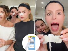 Brooks Nader e suas irmãs usam essas tiras de poros de US$ 8 há anos: ‘Feliz stripping’ Caixa de Biore The Original Deep Cleansing Pore Strips, tamanho econômico com 14 tiras, apresentando uma mulher com uma tira no nariz e uma tira solta.