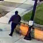 Imagens de CCTV mostram o suspeito do tiroteio na Brown University caminhando por uma estrada perto do campus.