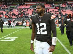 Browns permanecendo com Shedeur Sanders – pelo menos na próxima semana – enquanto o ataque luta contra 49ers Shedeur Sanders, do Cleveland Browns, reagindo após sua equipe ser derrotada pelo San Francisco 49ers.