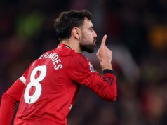 Bruno Fernandes conta o que tanto gosta em Benjamin Sesko, ‘ele precisa’ de uma coisa Casemiro comemora com Bruno Fernandes, Matheus Cunha e Benjamin Sesko durante partida da Premier League entre Manchester United e Brighton and Hove Albion em Old Trafford, em Manchester, Inglaterra, em 2025.