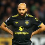 Bryan Mbeumo aquecendo contra o Wolves