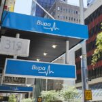 Uma placa de seguro saúde da Bupa.