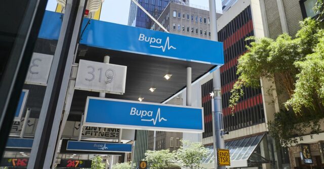 Bupa multou US$ 35 milhões por enganar milhares de clientes Uma placa de seguro saúde da Bupa.