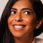 CAA contrata Nayeema Raza, apresentadora do podcast ‘Smart Girl Dumb Questions’