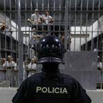 CBS aumenta segmento de 60 minutos no centro de detenção de El Salvador, provocando reação interna