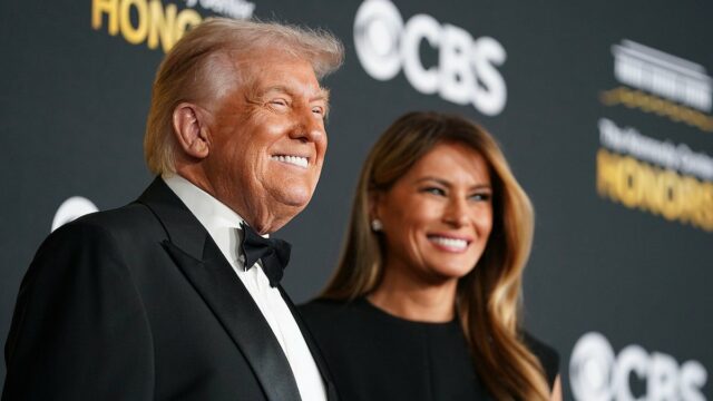 CBS dá início ao especial renomeado de 'Trump-Kennedy Center Honors' com o presidente como anfitrião
