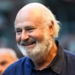 CBS homenageará Rob Reiner em especial de uma hora esta noite: veja como transmitir 'cenas de uma vida' online