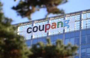 Mais investidores dos EUA processam o governo sul-coreano pela forma como lidaram com a violação de dados de Coupang A general view shows the logo of South Korean online delivery service Coupang, at a building housing the headquarters of Coupang in Seoul on December 9, 2025. South Korean police raided the Seoul headquarters of e-commerce giant Coupang on December 9, over a recent data leak believed to have affected almost two-thirds of the country's population.