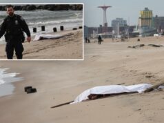 Cadáver chega à praia de Nova York na manhã de Natal foto de cadáver