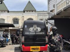 Caixa com cabos encontrada em frente à Igreja GKPS Bandung, Jibom Team intervém Caixa com cabos encontrada em frente à Igreja GKPS Bandung, Jibom Team intervém