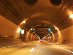 Caltrans fecha dois furos do Túnel Caldecott devido a emergência Caltrans fecha dois furos do Túnel Caldecott devido a emergência