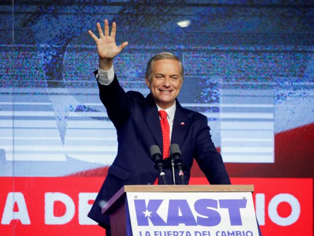 Candidato de extrema direita José Antonio Kast vence eleições presidenciais no Chile

