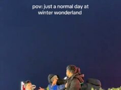 Caos do Boxing Day no Winter Wonderland: momento em que os trabalhadores do parque de diversões se voltam uns contra os outros enquanto a luta começa entre os foliões Vídeo gravado na sexta-feira mostra seguranças com jaquetas de alta visibilidade colidindo com um grupo de homens em um passeio no Winter Wonderland do Hyde Park, em Londres.