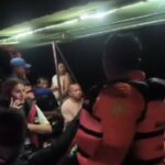 Capitão do porto de Labuan Bajo revela que navio que transportava turistas espanhóis afunda após ser atingido por uma 'onda' de 3 metros