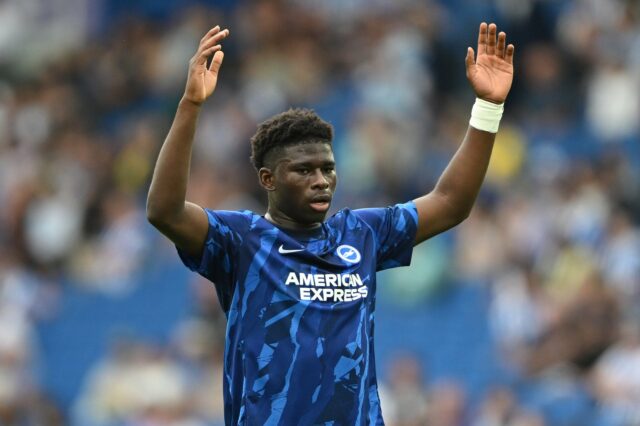 Carlos Baleba responde a ligações do Man United, a sua Adam Wharton jogando contra a Albânia pela Inglaterra.