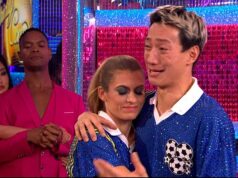 Carlos Gu, do Strictly, desaba ao explicar por que não recebeu uma parceira celebridade nos anos anteriores em uma confissão comovente antes de levantar o troféu de glitterball com Karen Carney O profissional do Strictly Come Dancing, Carlos Gu, ficou emocionado durante a final ao vivo na noite de sábado, ao fazer uma admissão sincera sobre sua jornada no programa