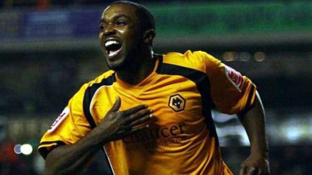 Carreira destruída devido a cirurgia, ex-atacante da Premier League vence ação judicial de IDR 140 bilhões
