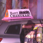 Carro com placa de Hanukkah é bombardeado na manhã de Natal
