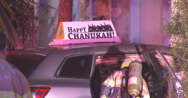 Carro com placa de Hanukkah é bombardeado na manhã de Natal
