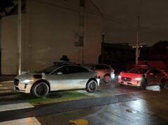 Carros Waymo param, causando engarrafamentos, durante apagão em São Francisco Carros Waymo param, causando engarrafamentos, durante apagão em São Francisco