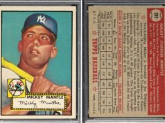 Cartão de beisebol de Mickey Mantle pode ser vendido por mais de US$ 1,5 milhão em leilão Cartão de beisebol Topps Mickey Mantle de 1952, classificado como NM-MT 8, mostrando Mantle com um boné do New York Yankees e um taco no ombro.